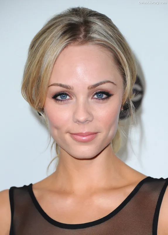 Laura vandervoort photo 1 of 128