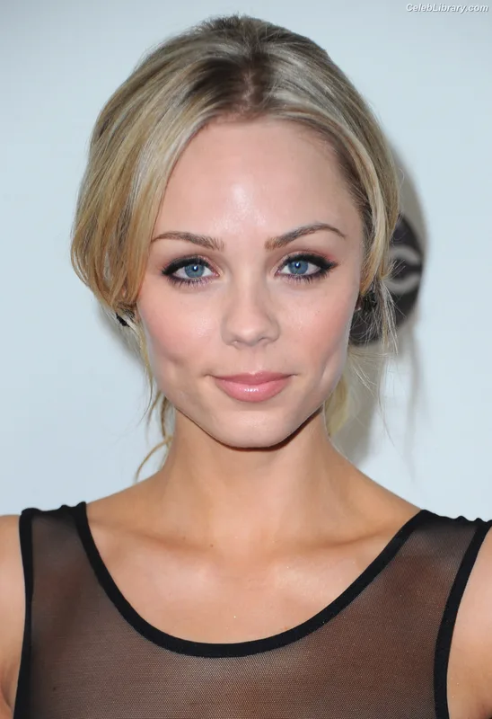 Laura vandervoort photo 2 of 128