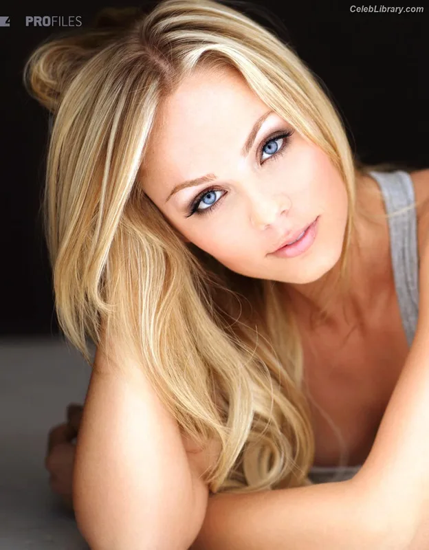Laura vandervoort photo 4 of 128