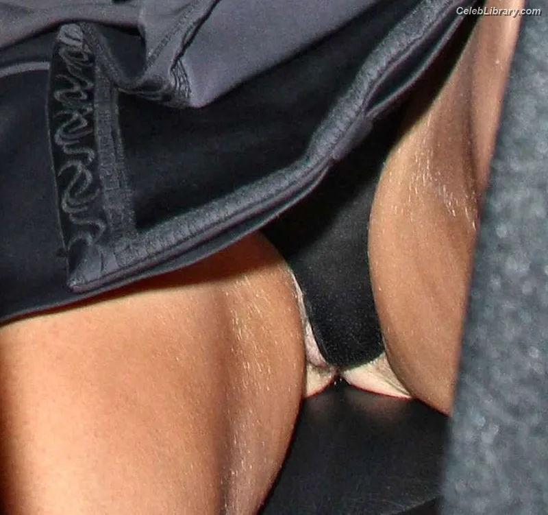 Laura Whitmore photo 7 of 7