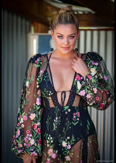 Lauren Alaina photo 1 of 28