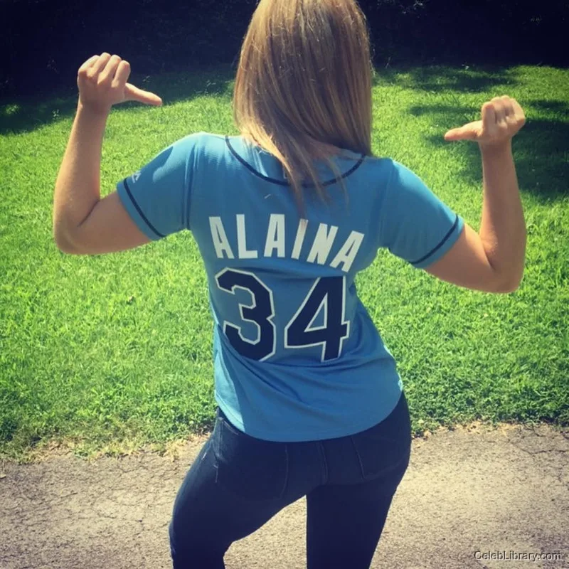 Lauren Alaina photo 4 of 28