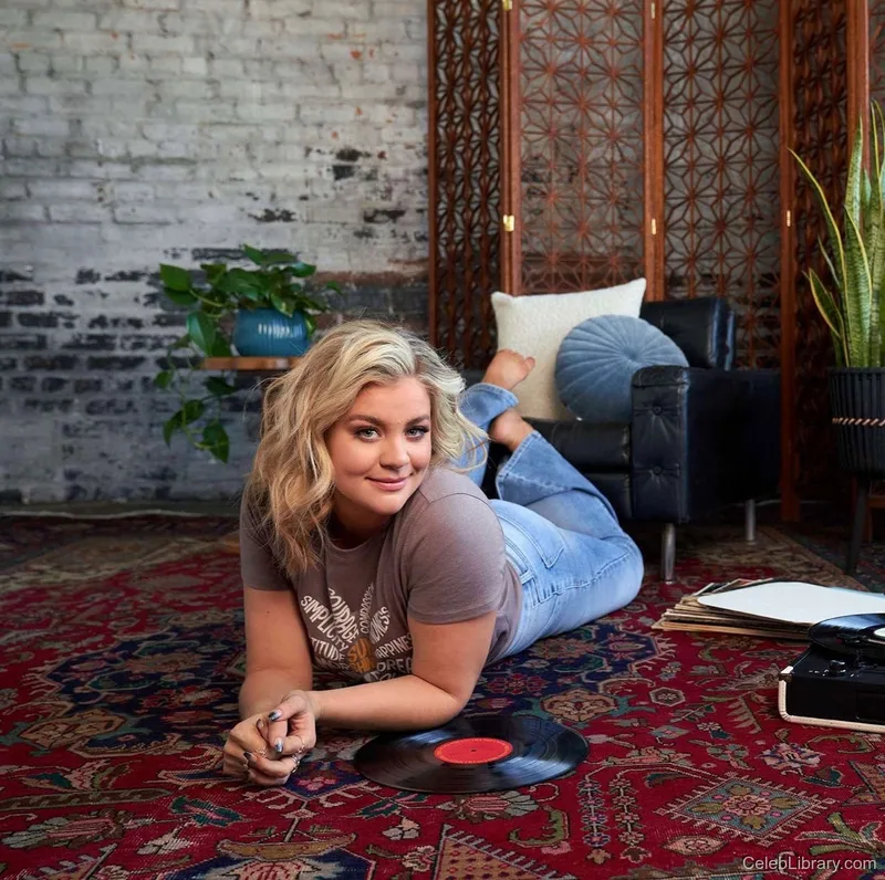 Lauren Alaina photo 20 of 28