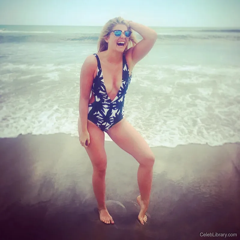 Lauren Alaina photo 23 of 28