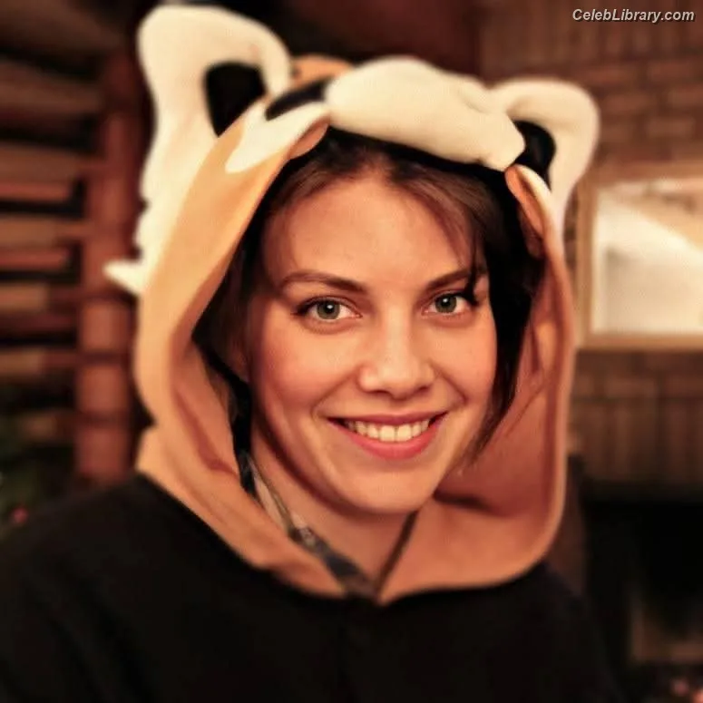 Lauren Cohan photo 17 of 433