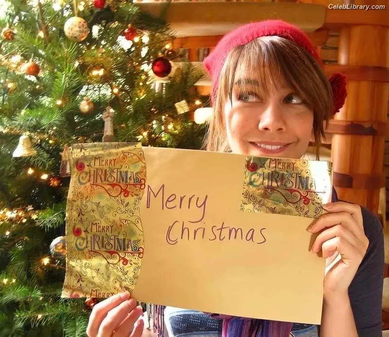 Lauren Cohan photo 18 of 433