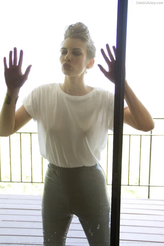 Lauren Cohan photo 2 of 433