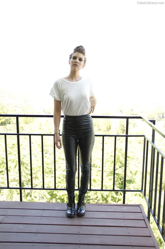 Lauren Cohan photo 7 of 433