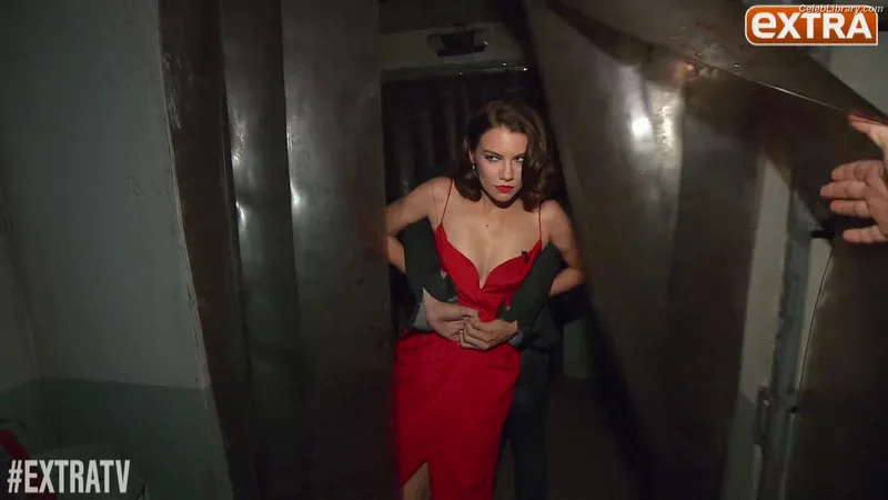 Lauren Cohan photo 12 of 433