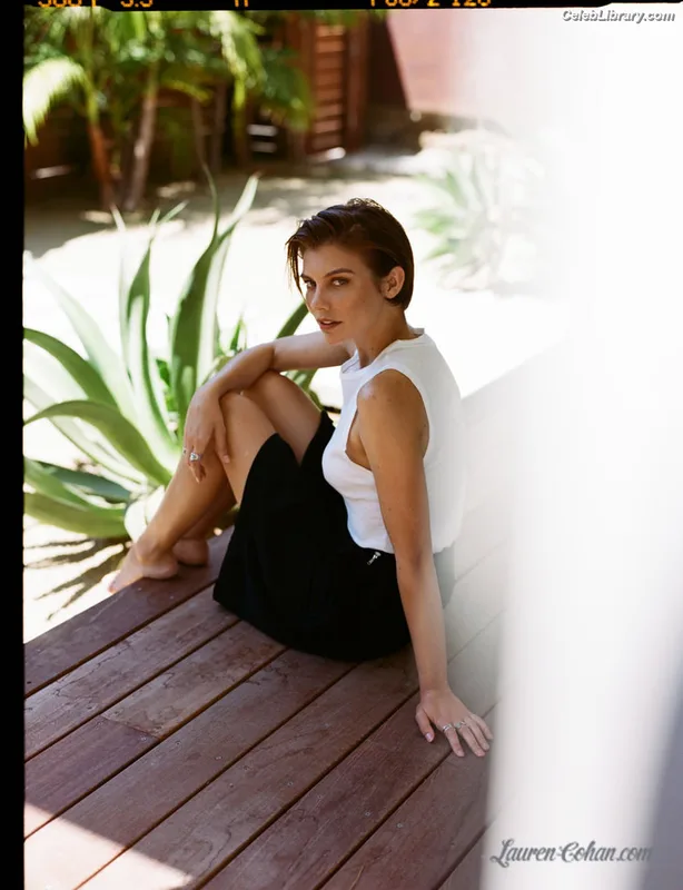 Lauren Cohan photo 23 of 433