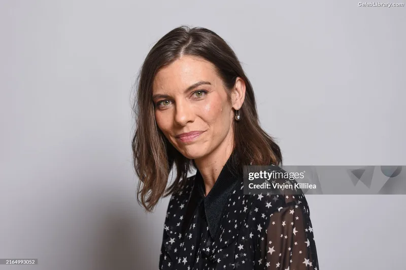 Lauren Cohan photo 7 of 433
