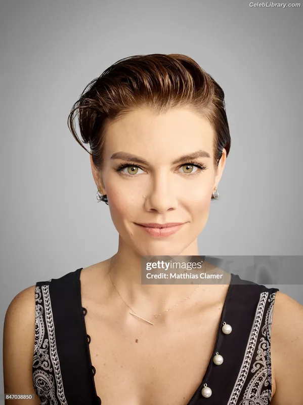 Lauren Cohan photo 9 of 433