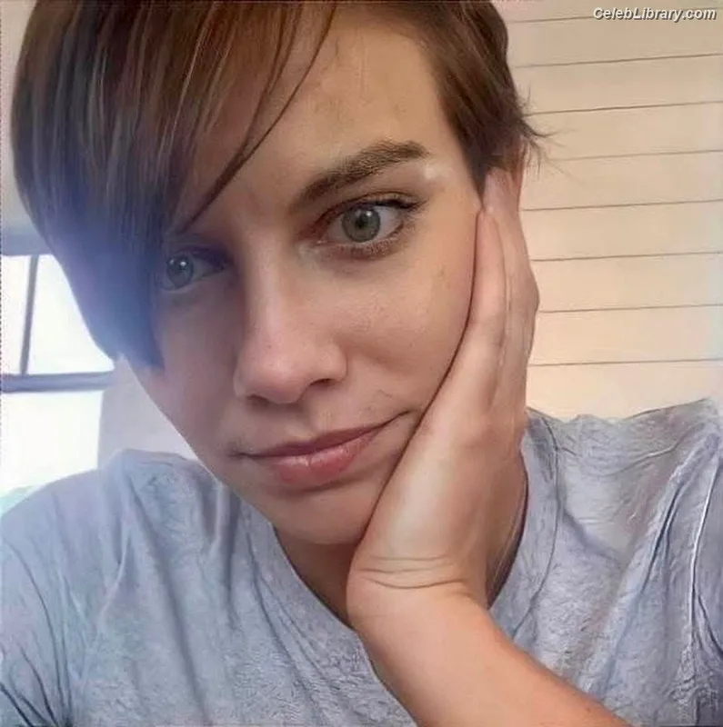 Lauren Cohan photo 11 of 433