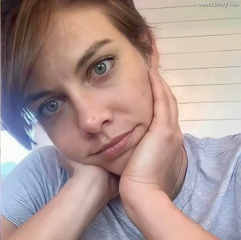 Lauren Cohan photo 12 of 433