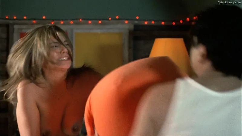 Lauren Cohan photo 24 of 433