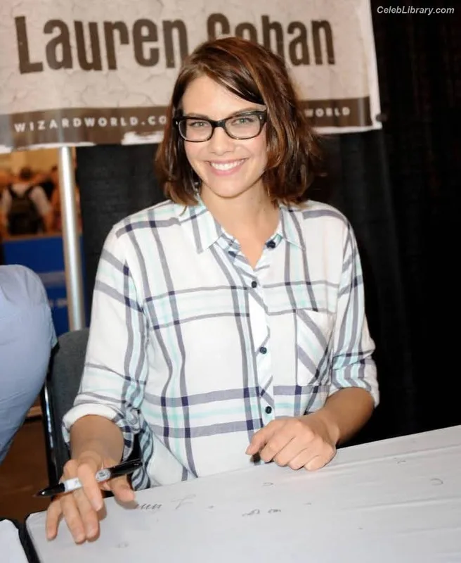 Lauren Cohan photo 4 of 433