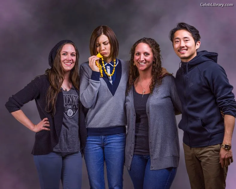 Lauren Cohan photo 10 of 433