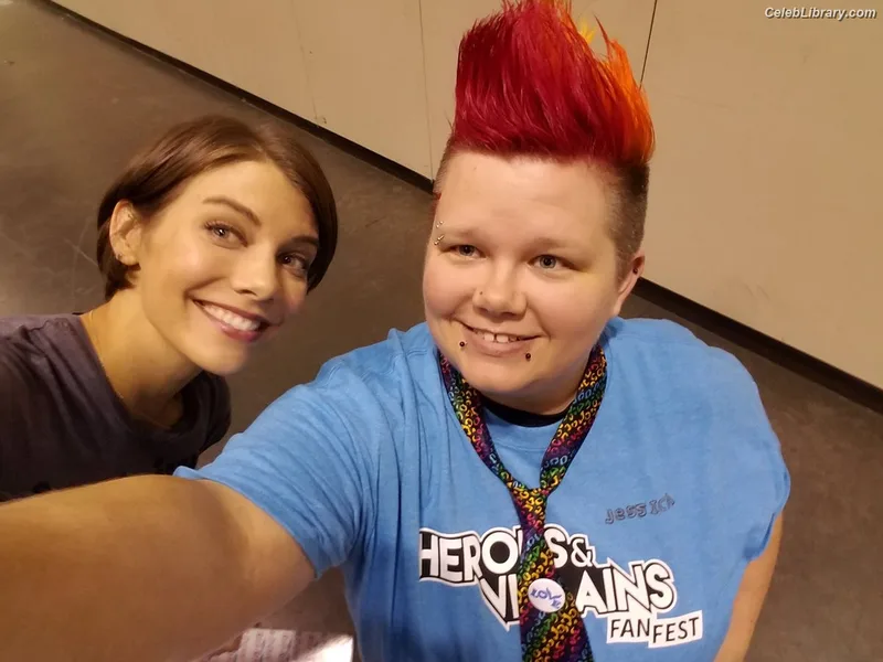 Lauren Cohan photo 2 of 433