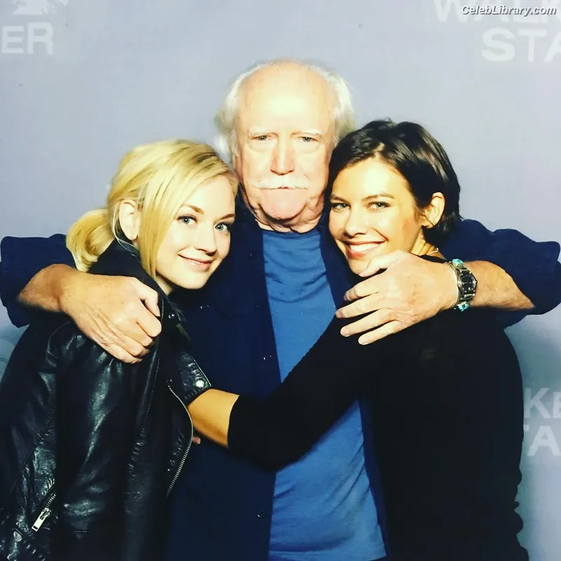 Lauren Cohan photo 7 of 433