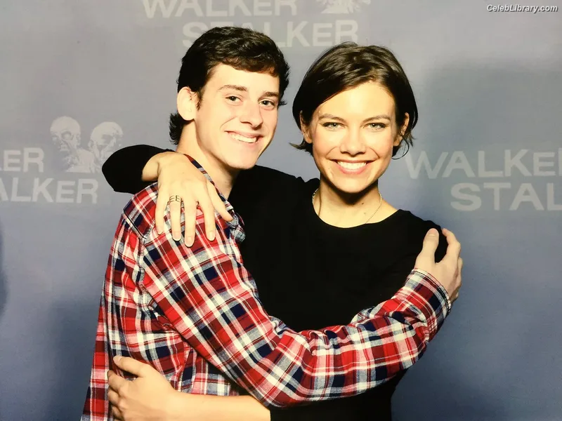 Lauren Cohan photo 9 of 433