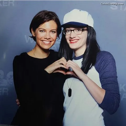 Lauren Cohan photo 16 of 433