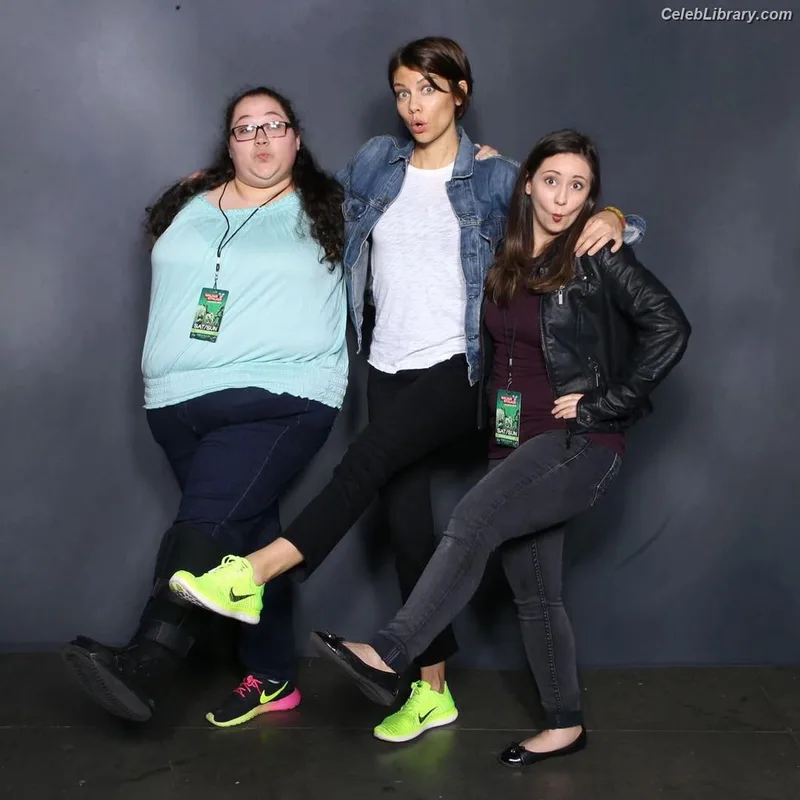 Lauren Cohan photo 22 of 433
