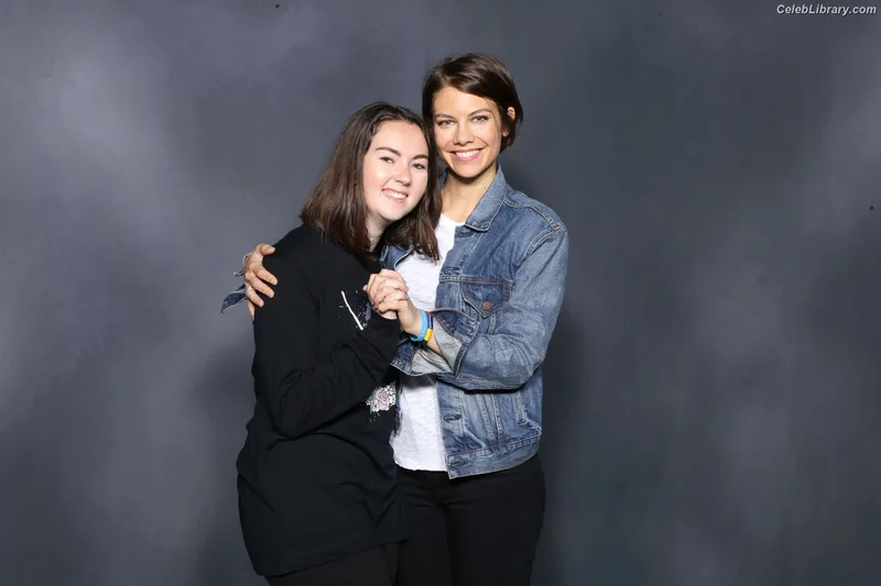 Lauren Cohan photo 1 of 433