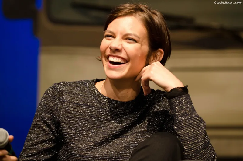 Lauren Cohan photo 4 of 433