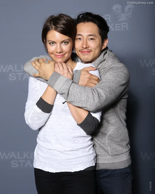 Lauren Cohan photo 8 of 433