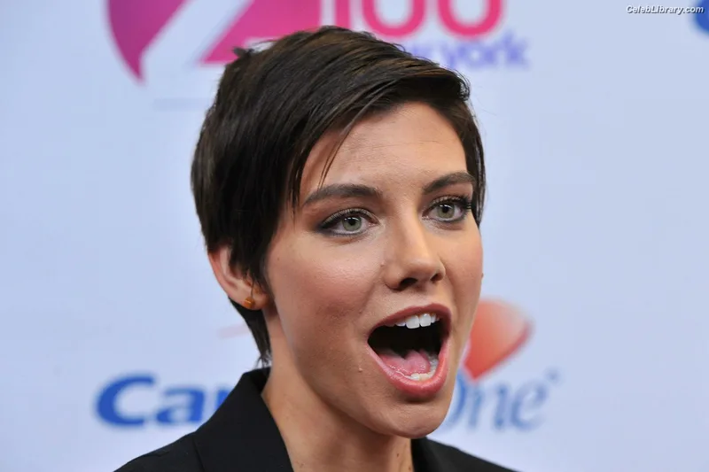 Lauren Cohan photo 18 of 433