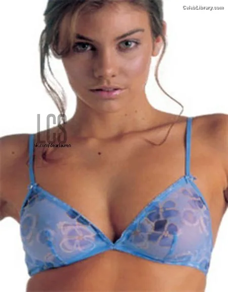 Lauren Cohan photo 3 of 433