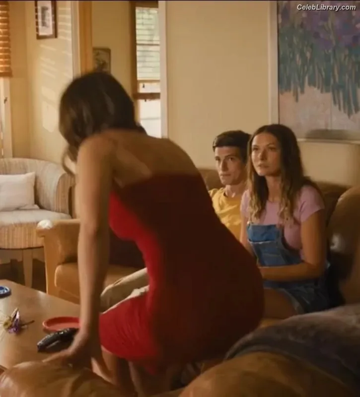 Lauren Cohan photo 6 of 433