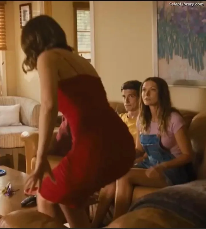 Lauren Cohan photo 8 of 433