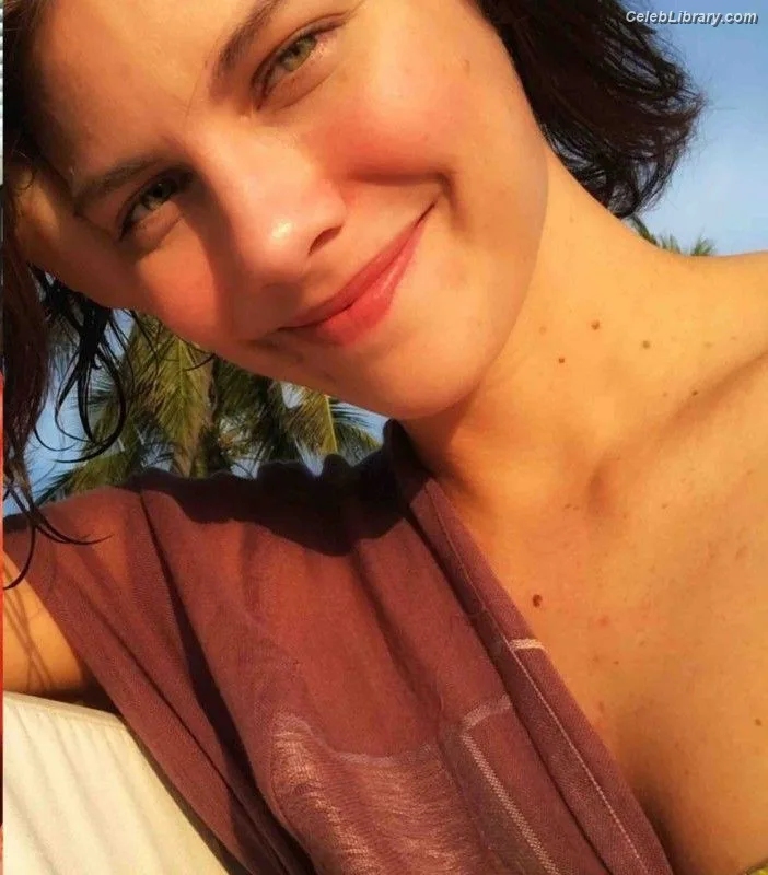 Lauren Cohan photo 13 of 433