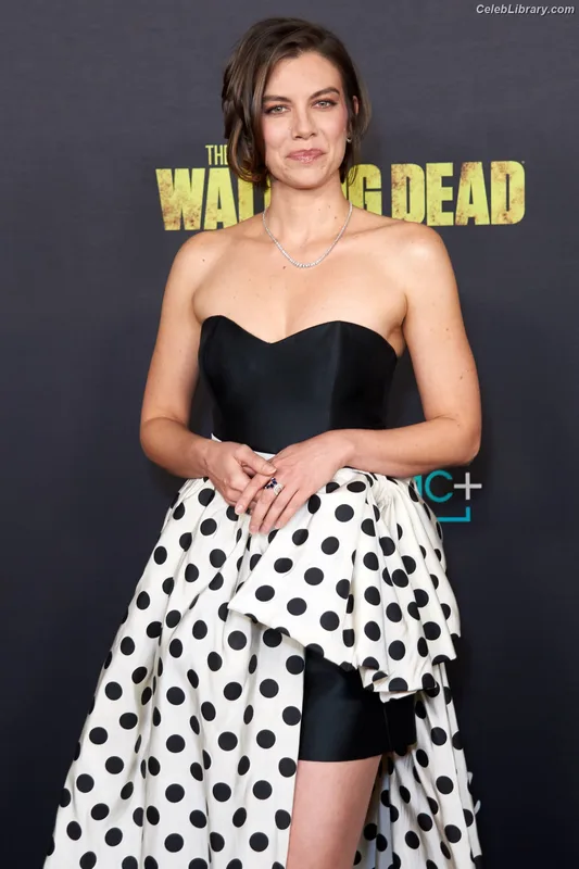 Lauren Cohan photo 2 of 433