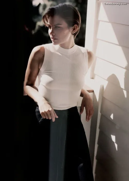 Lauren Cohan photo 4 of 433