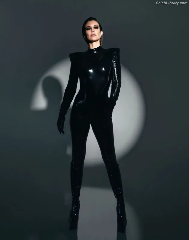 Lauren Cohan photo 18 of 433