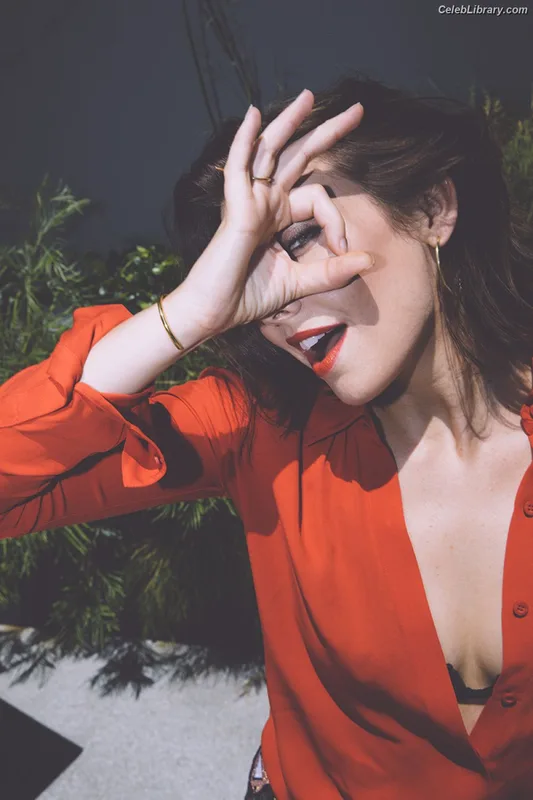 Lauren Cohan photo 9 of 433