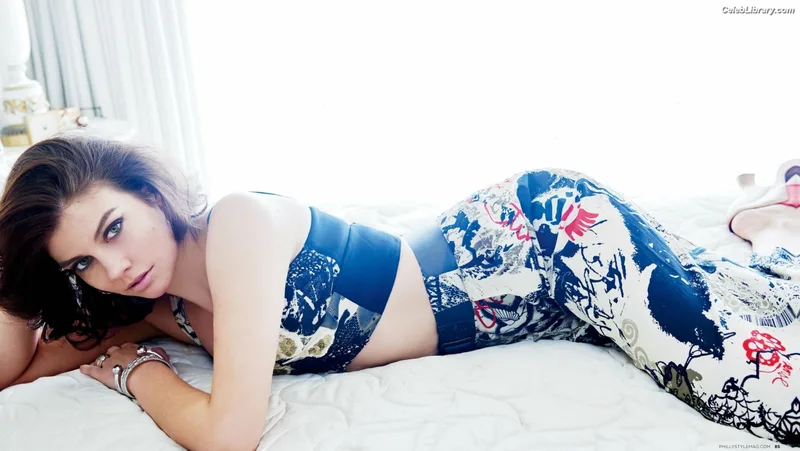 Lauren Cohan photo 18 of 433