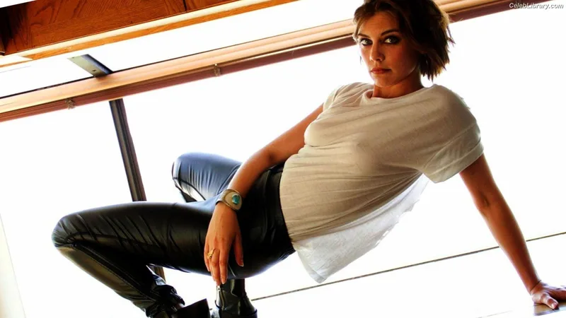 Lauren Cohan photo 6 of 433
