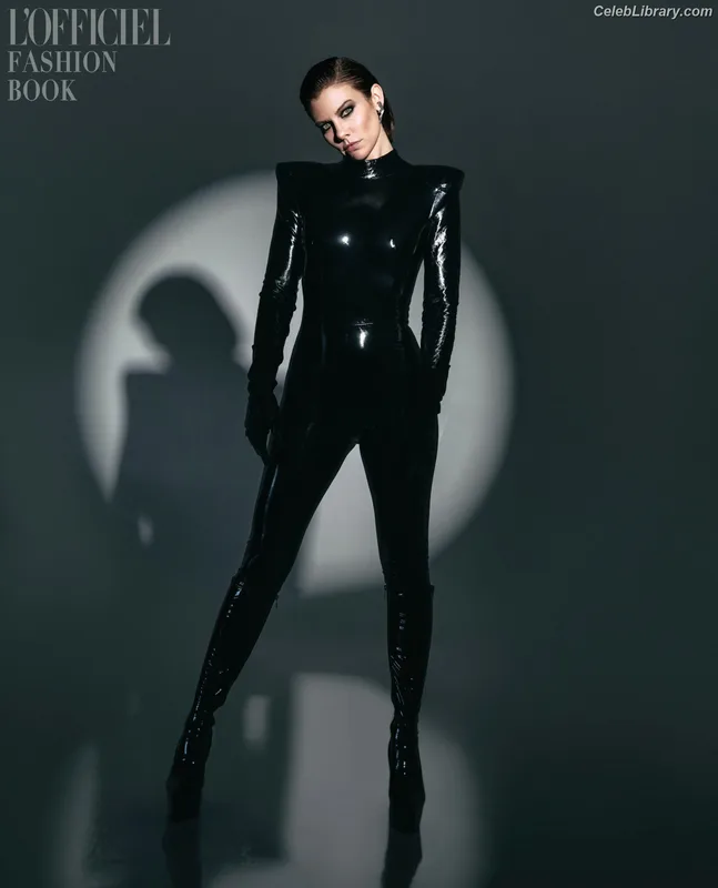 Lauren Cohan photo 18 of 433