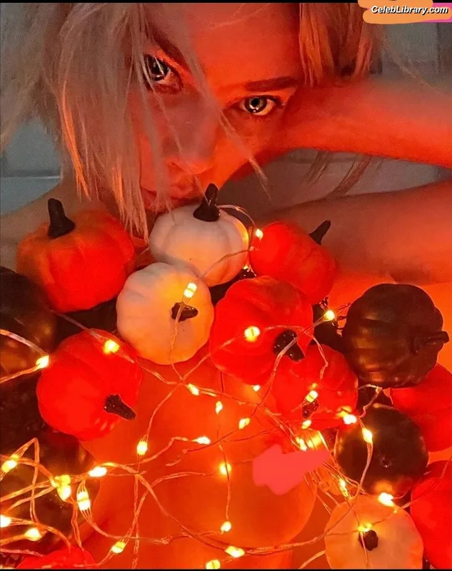 Lauren German photo 19 of 19