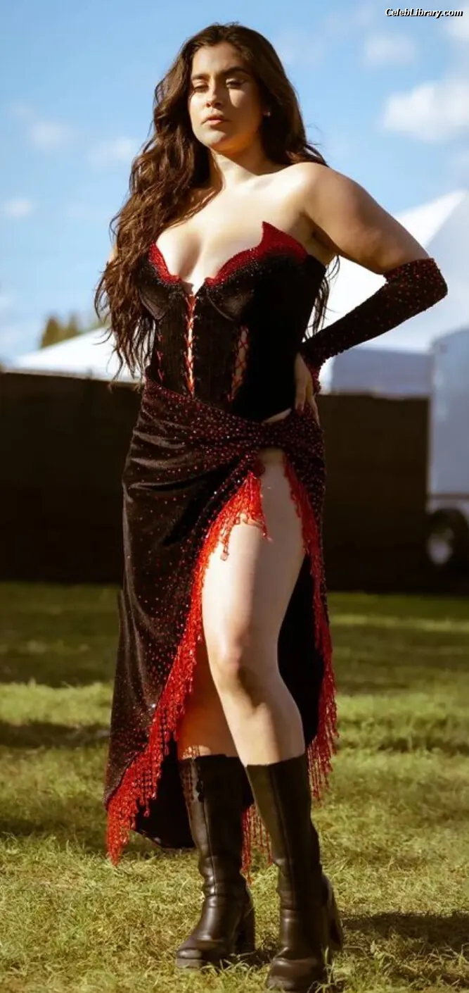Lauren Jauregui photo 9 of 680