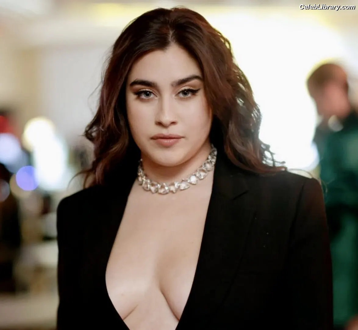 Lauren Jauregui photo 5 of 680