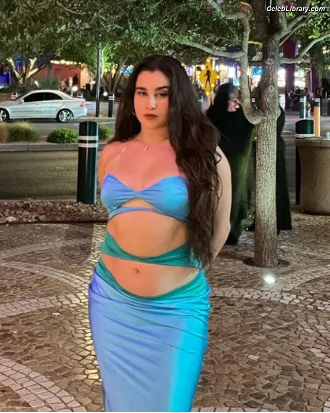 Lauren Jauregui photo 12 of 680