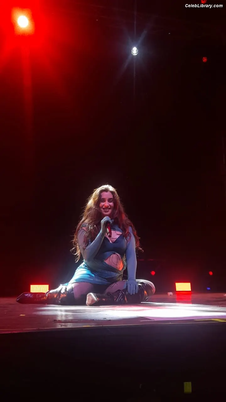 Lauren Jauregui photo 19 of 680