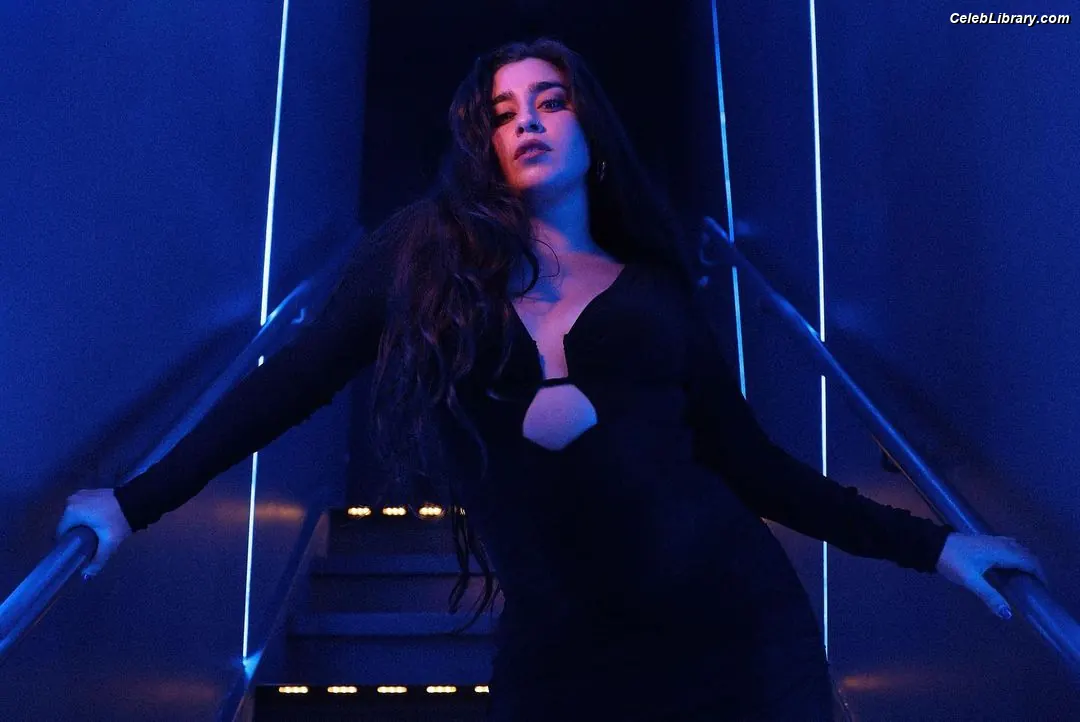Lauren Jauregui photo 14 of 680