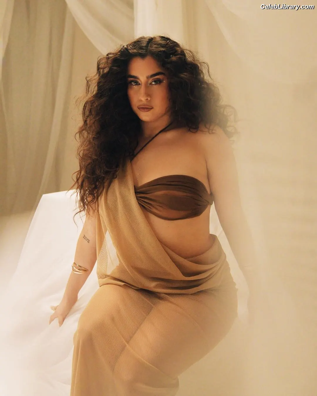 Lauren Jauregui photo 16 of 680