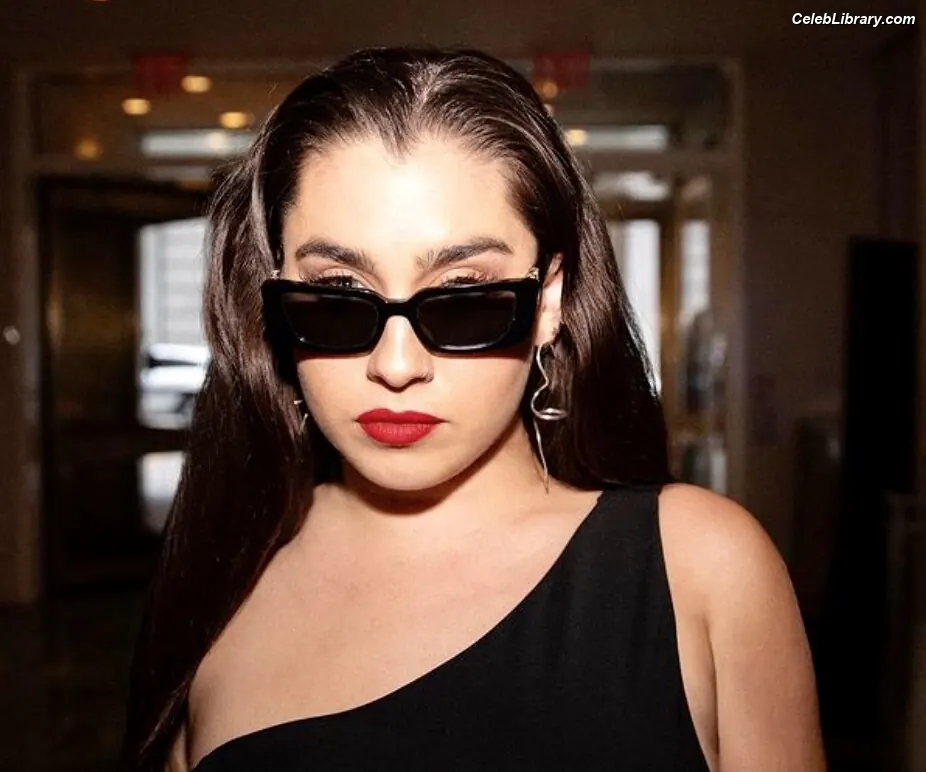 Lauren Jauregui photo 17 of 680
