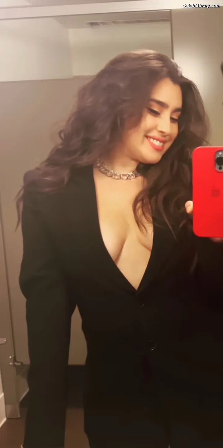 Lauren Jauregui photo 20 of 680